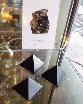 Pyramide Shungitt (40mm)